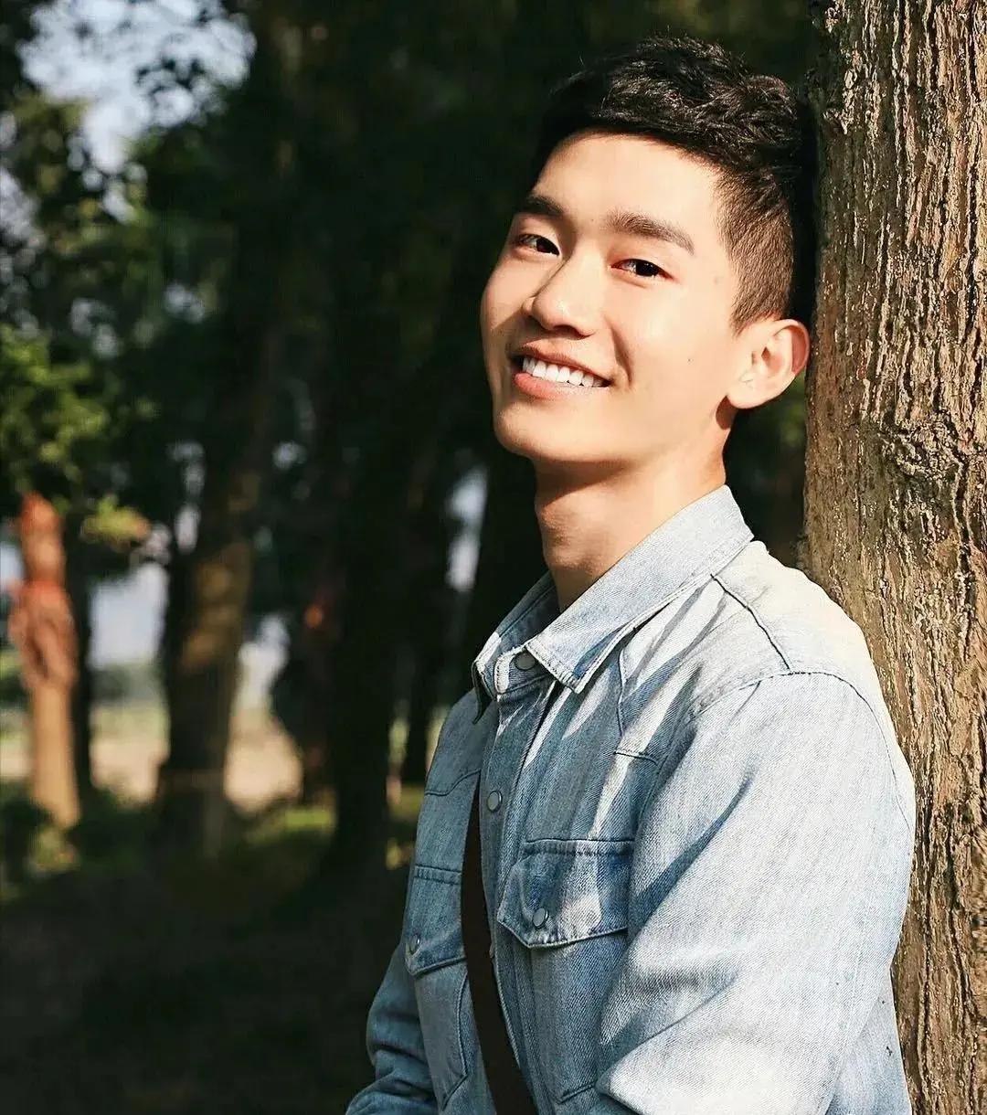 杭州小哥健身,帅哥锻炼肌肉身材特别棒