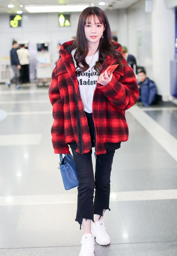 江疏影穿大衣搭配,杨幂冬天穿什么颜色好看