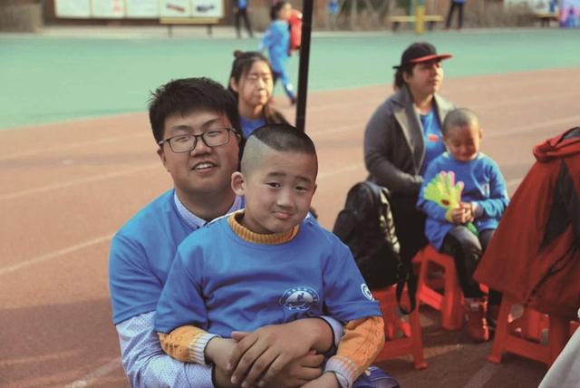 千人晚宴、体育狂欢、明星路演……玩转校园文化，尽享大学魅力！