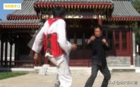 转身扫腿的正确踢法,转身后摆腿实战运用