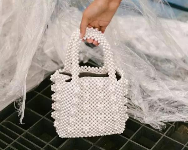 2020冬天流行什么包包款式,今年流行的串珠包