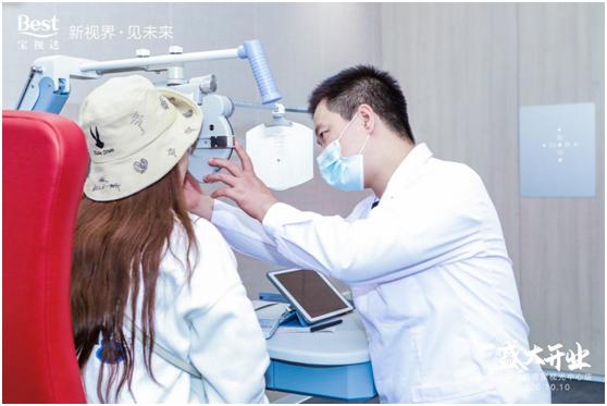 中国家长、孩子必逛眼镜店来袭，宝视达兰德中心店携“沉浸式配镜体验”深度守护儿童视力健康