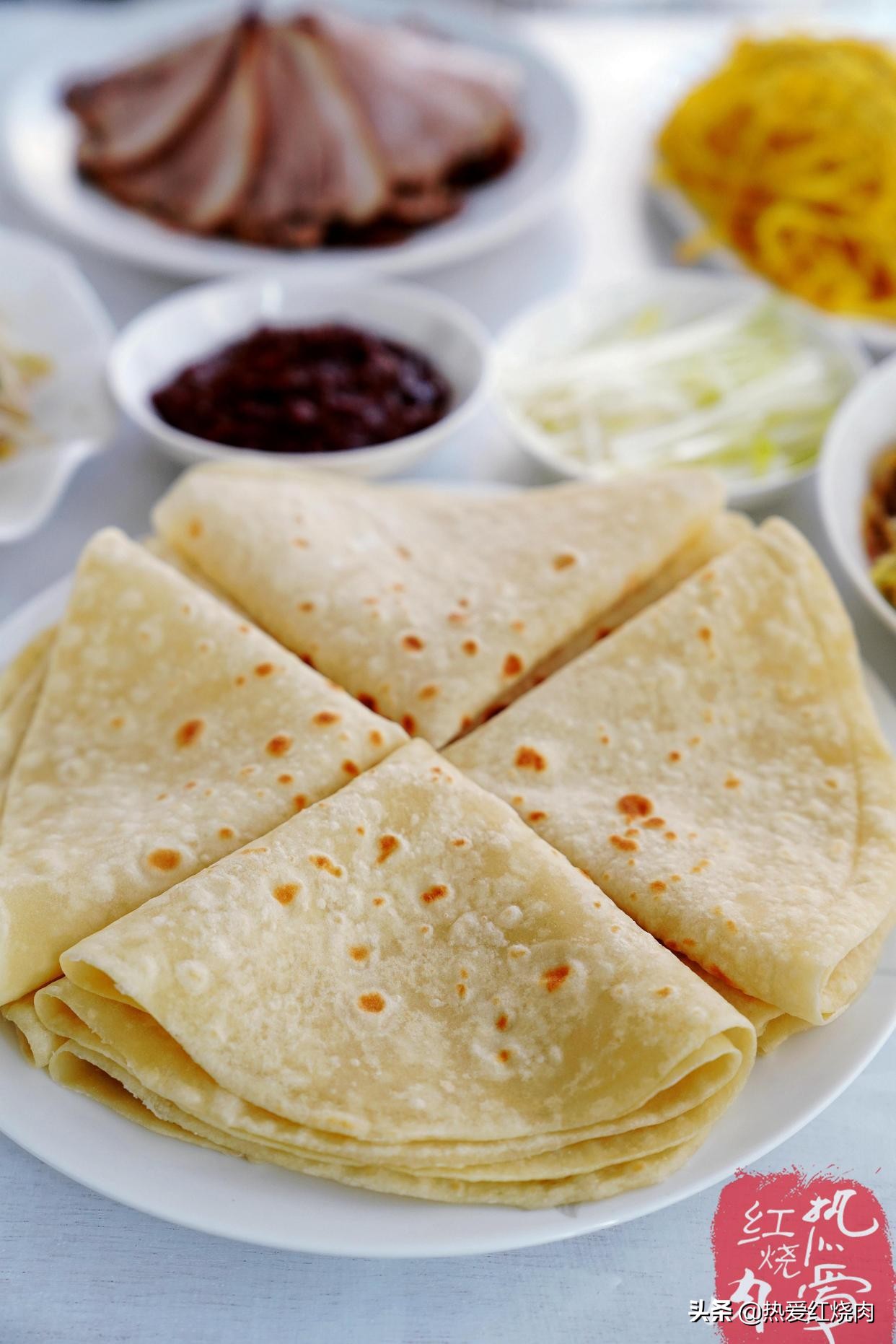 饺子皮蒸春饼抹油了还是撕不开,为什么春饼皮现做容易破