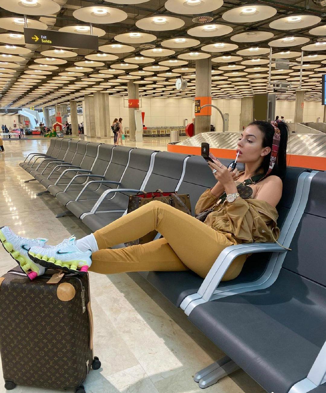 c罗和女友写真视频,c罗女友维密走秀