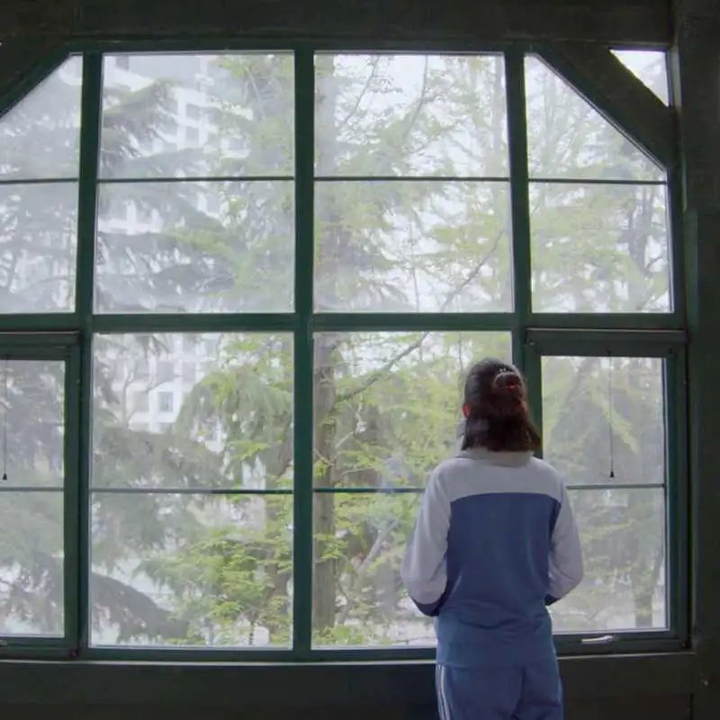 心事丨两个陌生人坠入爱河,只有一个知道这不是巧合