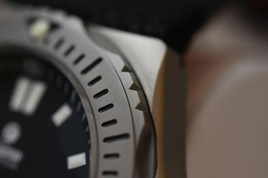 百年灵对比浪琴,百年灵超级海洋和浪琴祖鲁哪个好