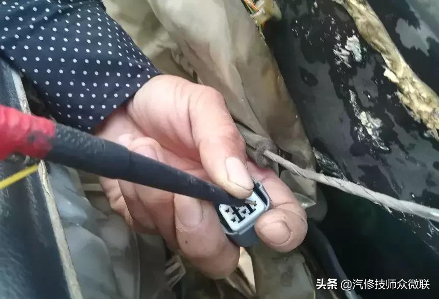 本田雅阁无法控制右后玻璃升降器,本田雅阁主驾驶车窗不能升降