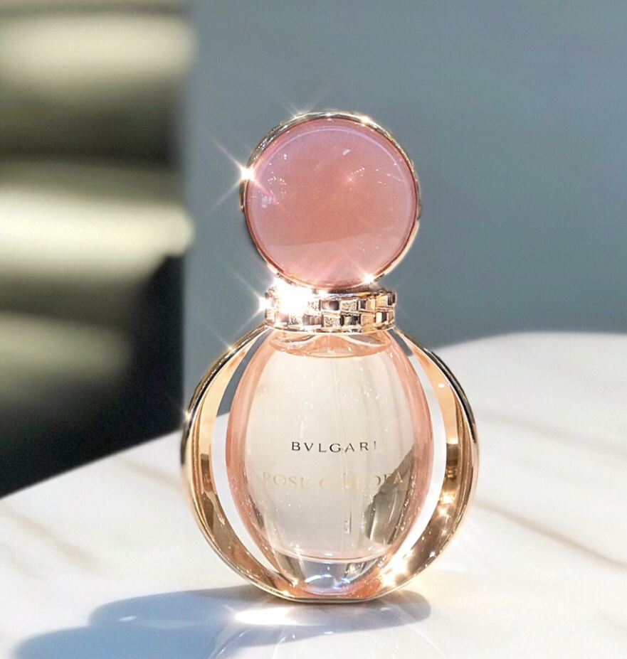 每个姑娘都应该拥有自己的香水,女人一定要有自己喜欢的专属香水