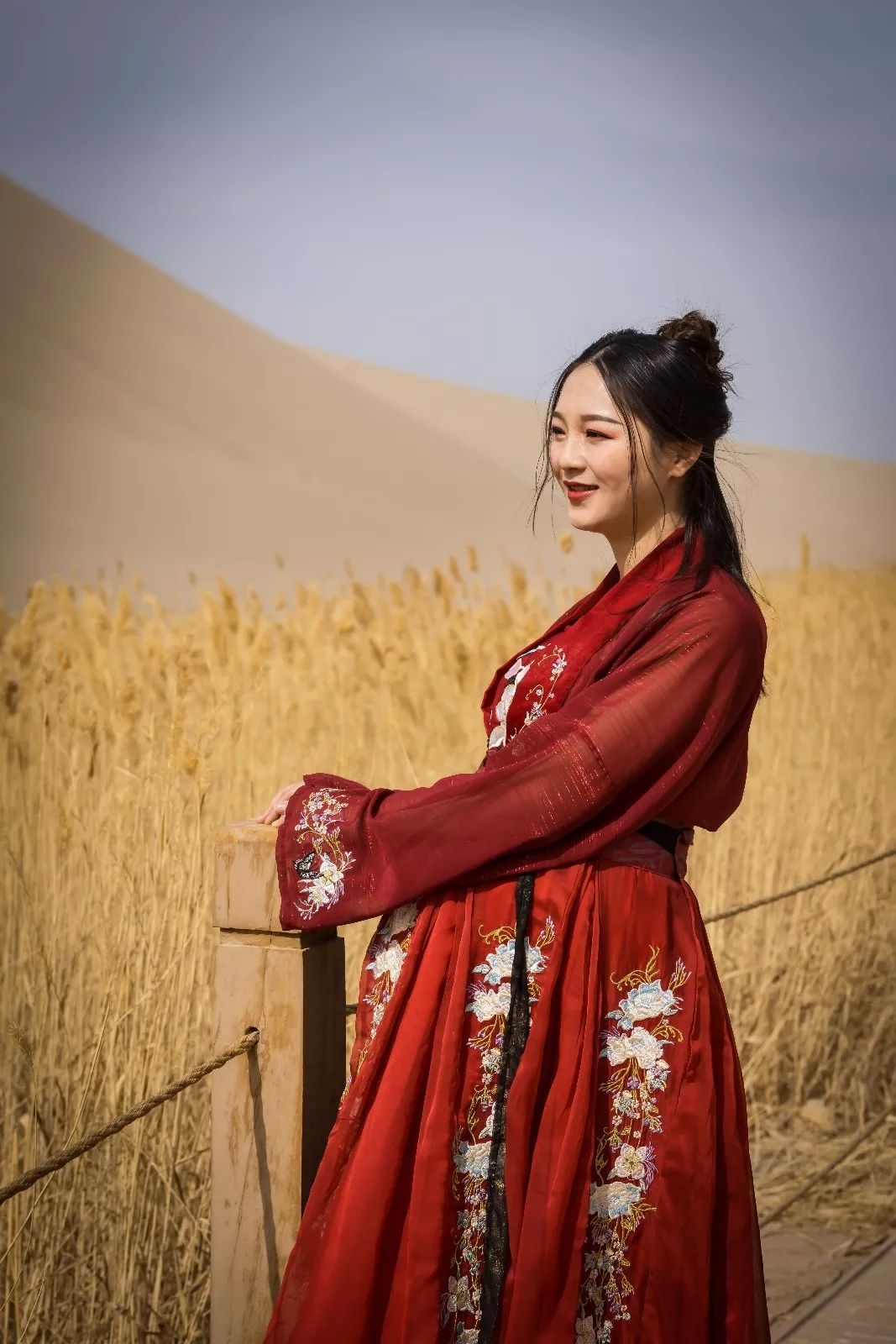 甘肃敦煌什么地方有沙金,敦煌莫高窟在甘肃的什么地方