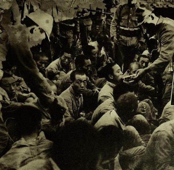 千名囚犯被押送海岛监狱,被绑架的中国劳工