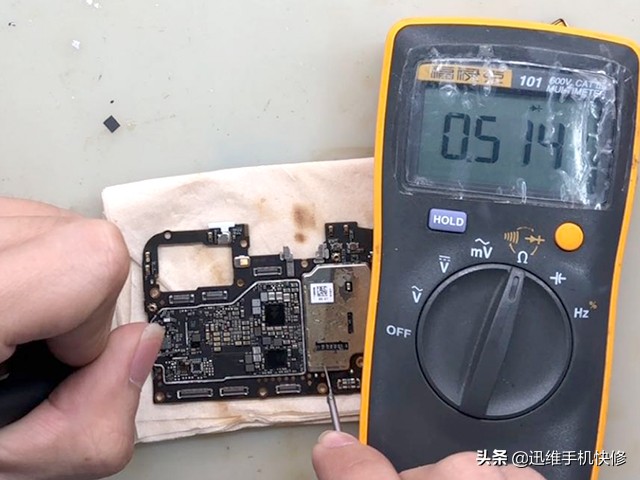 OPPO手机开机10秒奇葩自动关机，修过没修好，原来是这个小件坏了
