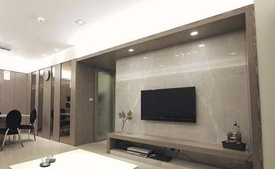 电视背景墙用什么材料好？瓷砖石材壁纸木材，到底哪种合适呢？