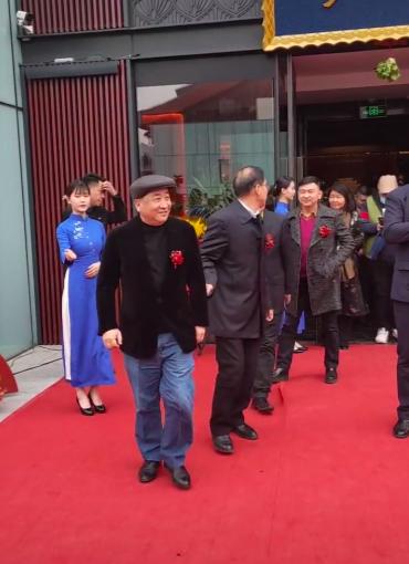 姜昆之前穿西服,姜昆穿大褂配西服图片