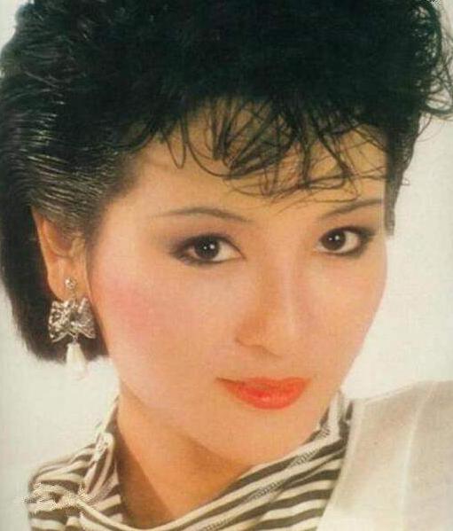 84岁谢贤穿皮衣状态好,80岁的谢贤依然帅气迷人