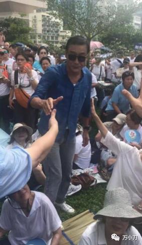 梁家辉与清纯少女的异国之恋,梁家辉发哥小弟