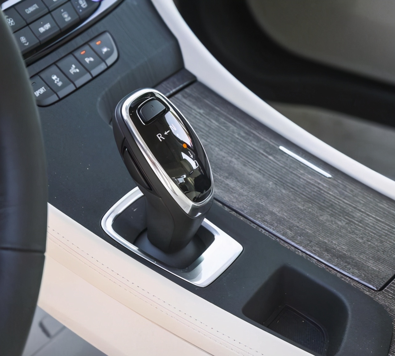 买新款别克君越的感受,别克君越真实购车体验