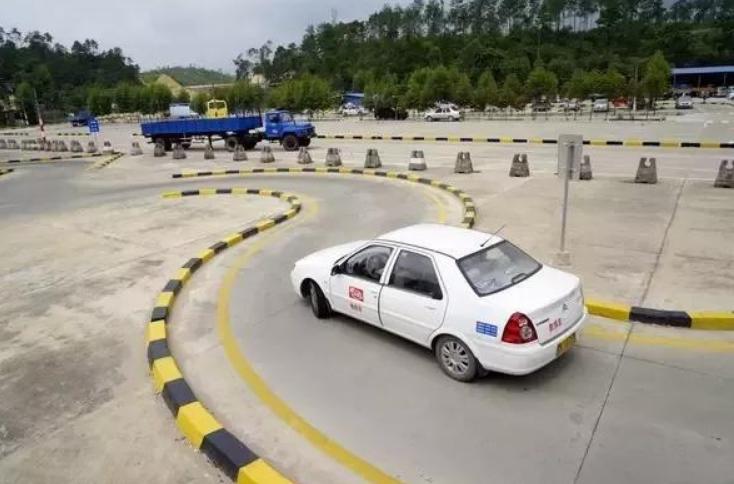 考驾照你想多久能拿证,考驾照一次性通过的都有哪些人