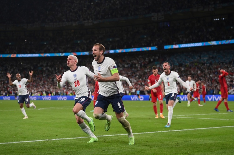 欧洲杯半决赛比分英格兰,历届欧洲杯决赛战况如何