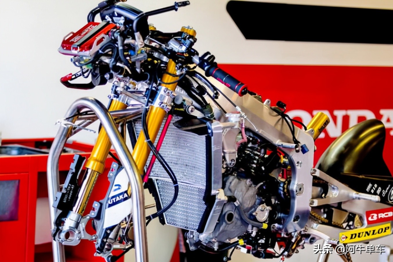 春风摩托2024发布会,春风moto3车队官宣2022赛季阵容