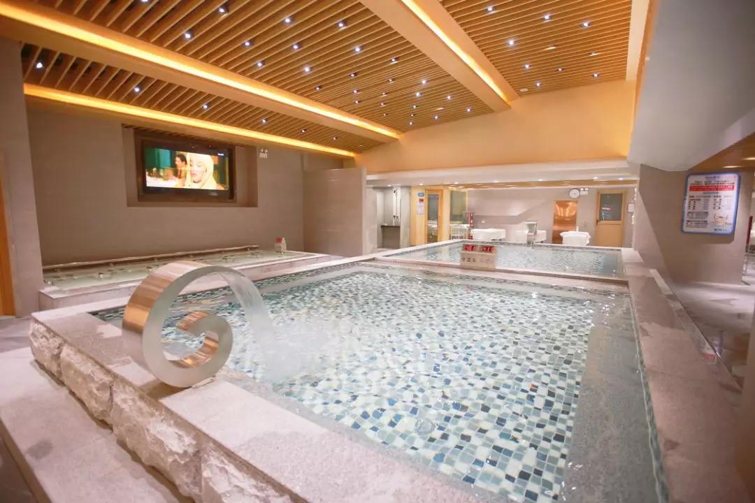 儿童汗蒸温泉儿童乐园,汗蒸大厅加儿童乐园图片