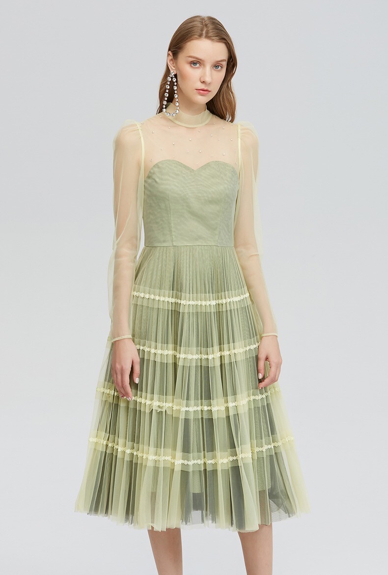 绿色连衣裙搭配什么颜色好看,绿色连衣裙搭配什么颜色上衣