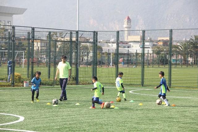 足球比赛可以让孩子学到什么,足球与孩子成长