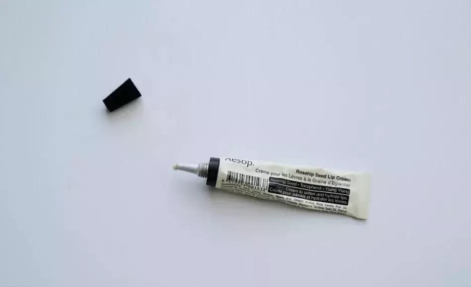 25支秋冬唇膏大型测评｜越搽越干？唇炎？最佳口红打底？