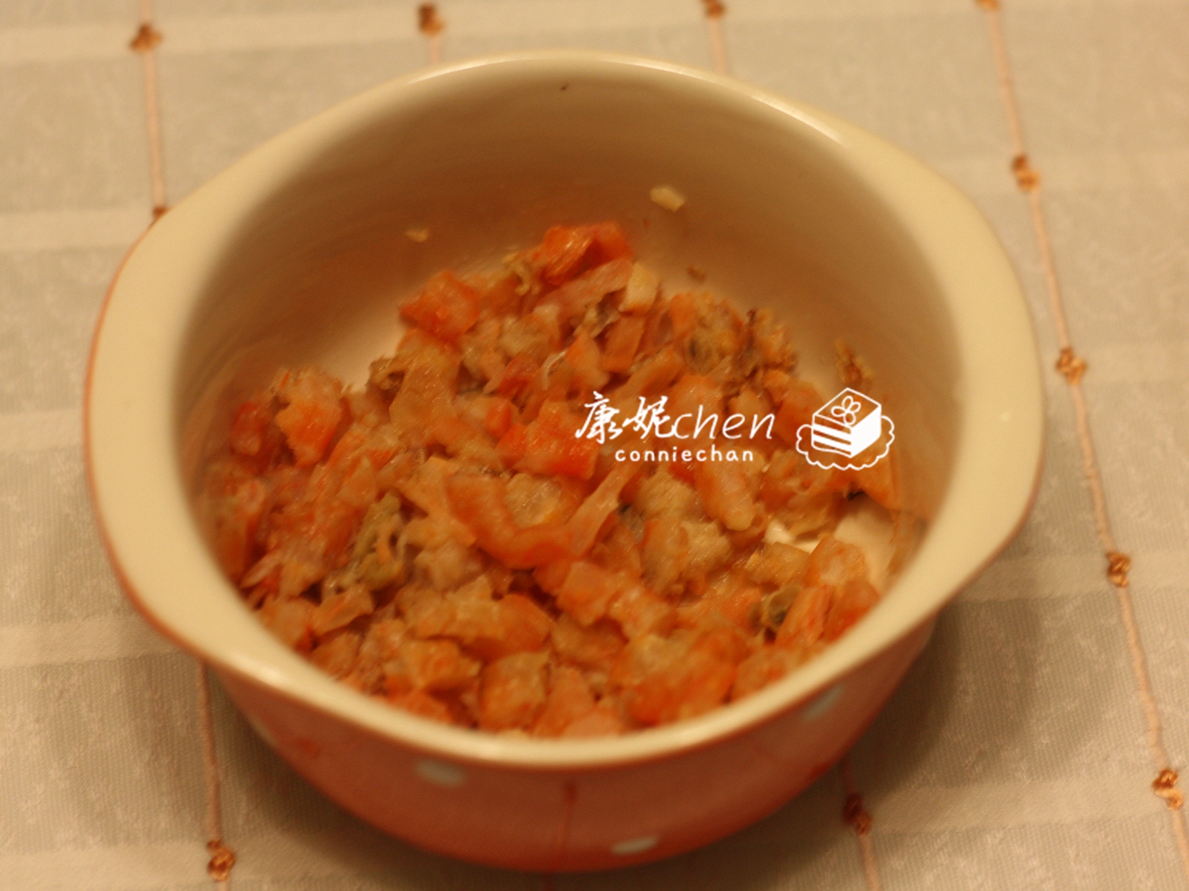 它用大米做的，做法简单，晶莹剔透，香滑可口，当早餐营养又好吃