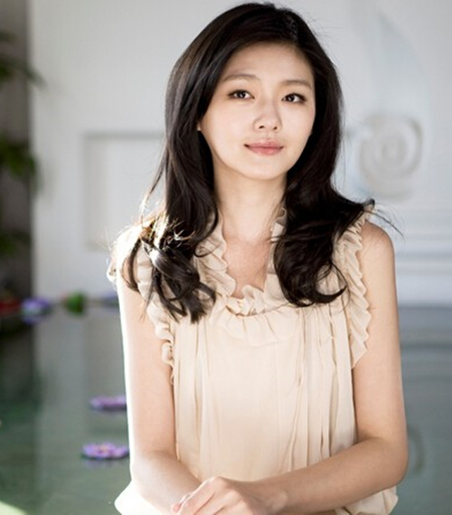 圆脸头发少又细剪什么直发好看,圆脸怎么做头发既减龄又时尚