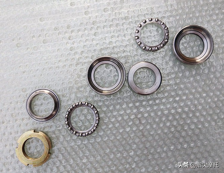 新电动车龙头转动不灵活怎么回事,电动车龙头紧难转动是什么原因