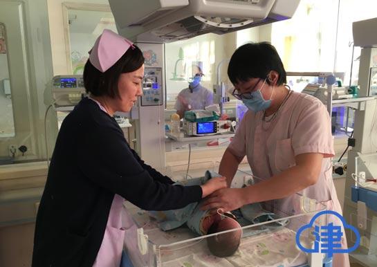 新春走基层儿科医生,新春走基层除夕夜急诊科很忙碌