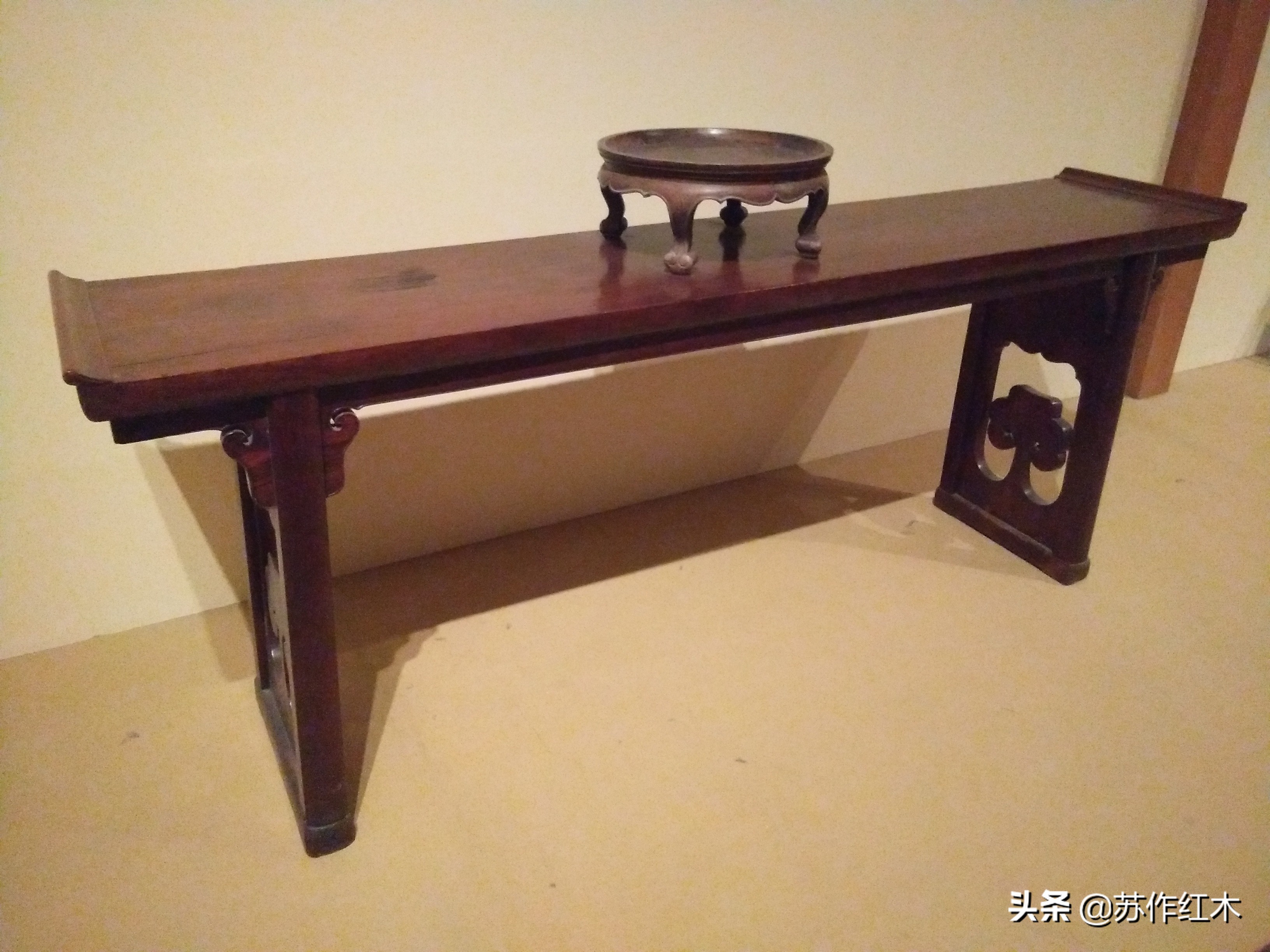 黄花梨翘头双龙捧寿纹,黄花梨小翘头纹