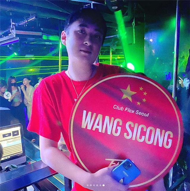 王思聪接受英国bbc采访,王思聪谈nba球衣