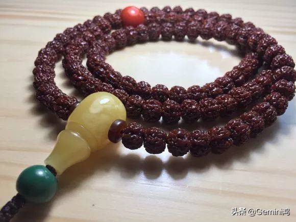 金刚菩提子有点发黑了,金刚菩提用凡士林后期会发黑吗