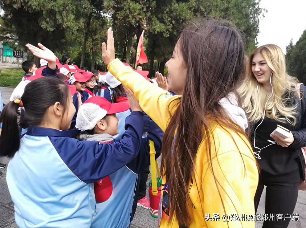 汉语桥开幕式2009,汉语桥选手看广场舞