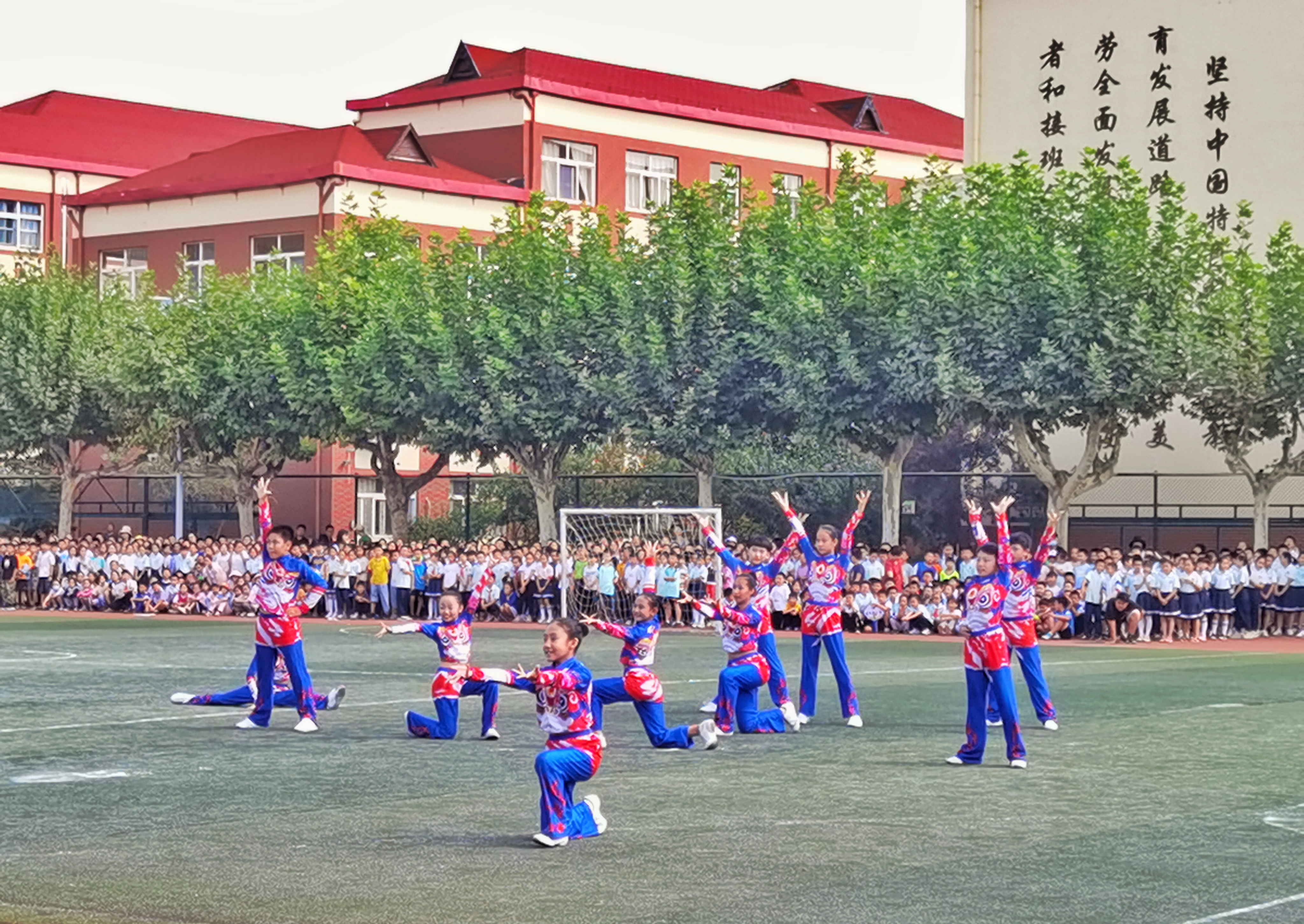 城阳区实验二小足球比赛,城阳区实验小学足球队