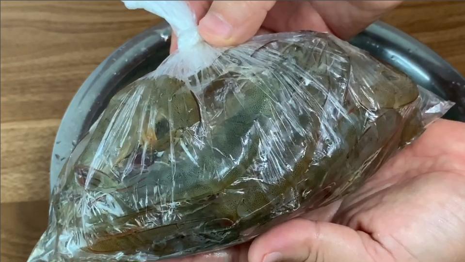 新鲜的大虾怎么冻保存时间长,冰冻大虾和冻鲜虾有什么区别