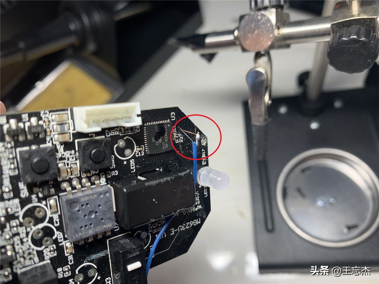 维修师傅的崩溃瞬间,修电器的师傅哭了