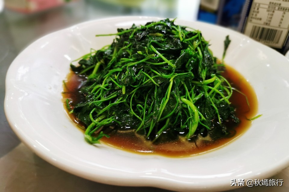 在常熟乡镇饭馆聚餐，12人20多道菜，菜肴酒水共1200元，值不值？