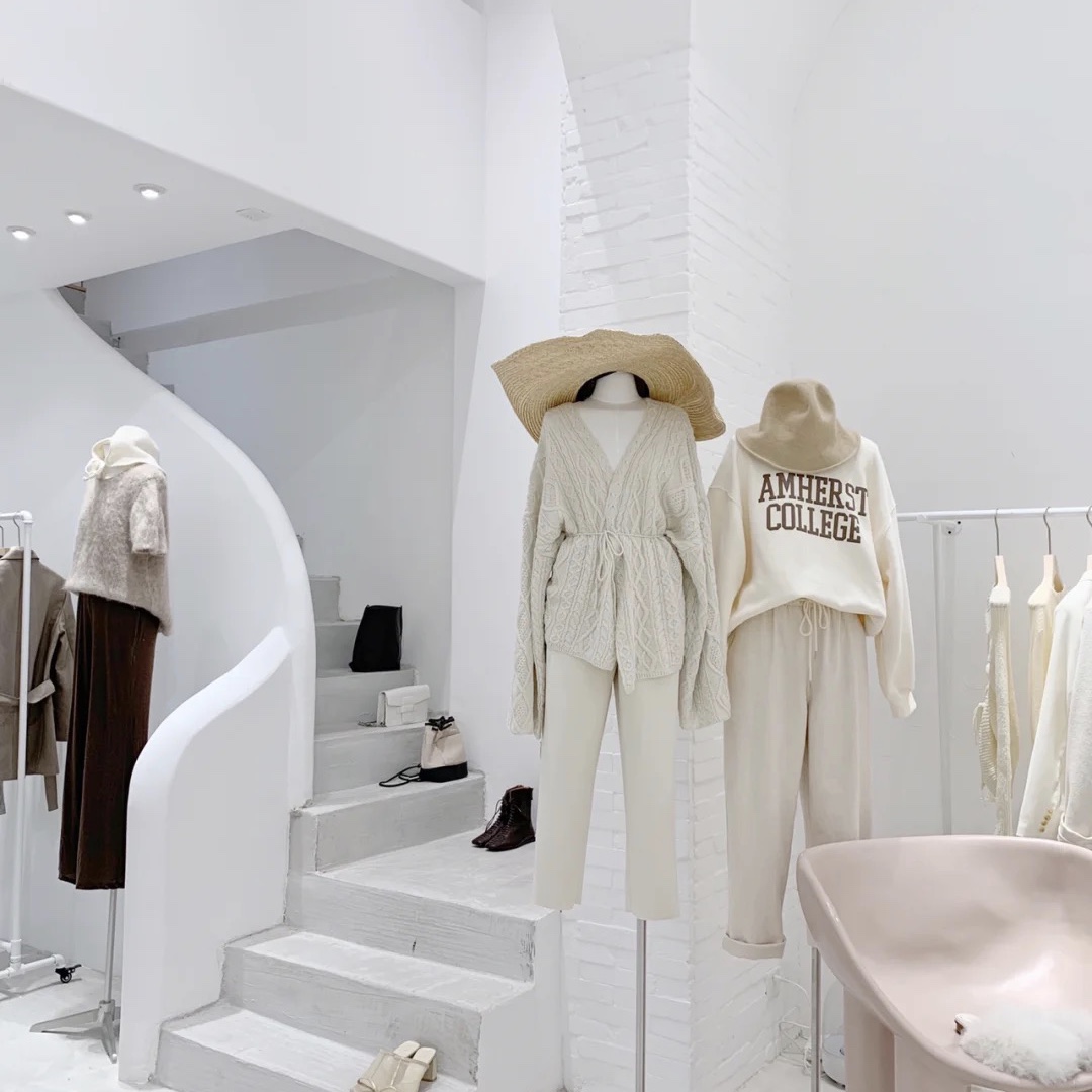 衣服质量不好实体店商家不给退,衣服质量问题商家不给退怎么回复