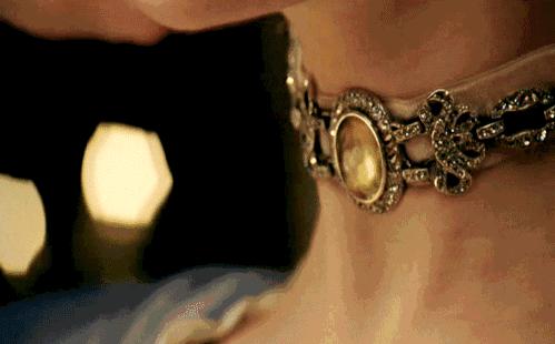 施华洛世奇到底是水晶还是玻璃,施华洛世奇价格高吗