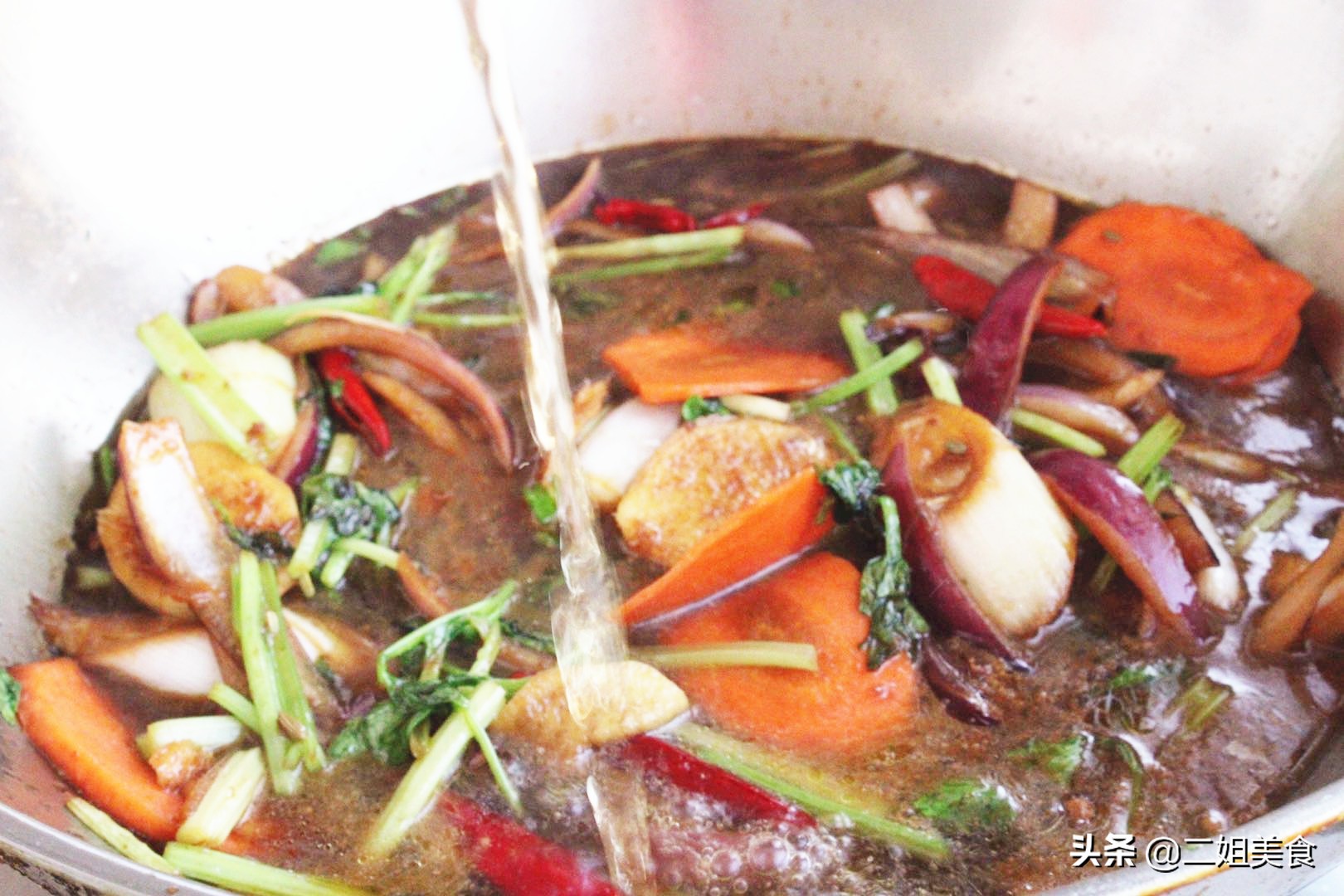 酱牛肉讲究三酱三泡,酱牛肉放什么才烂得快