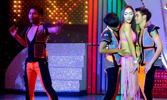 泰国泼水节搞笑事件,泰国泼水节最尴尬的场面