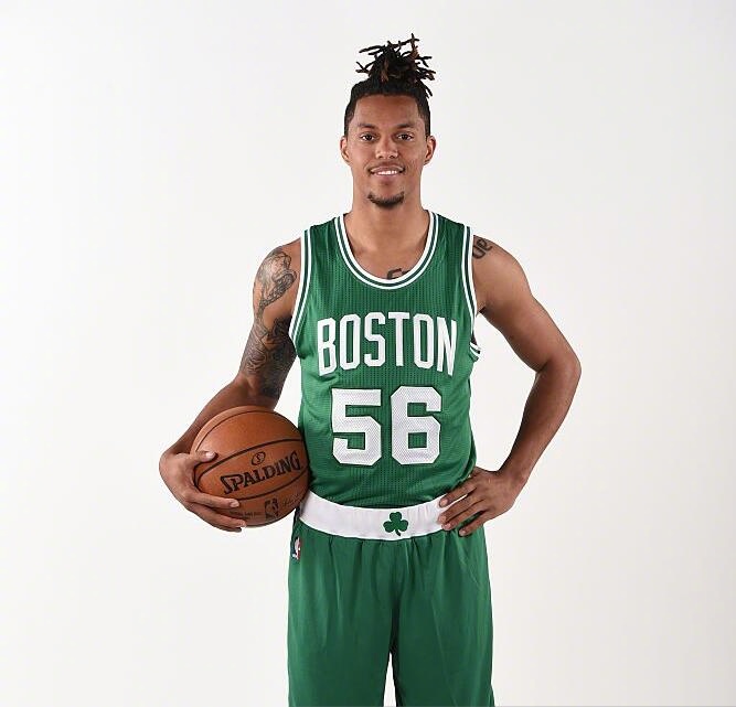 库里妹妹结婚，库里送妹夫如此订婚礼物，网友：我想成为库里妹夫