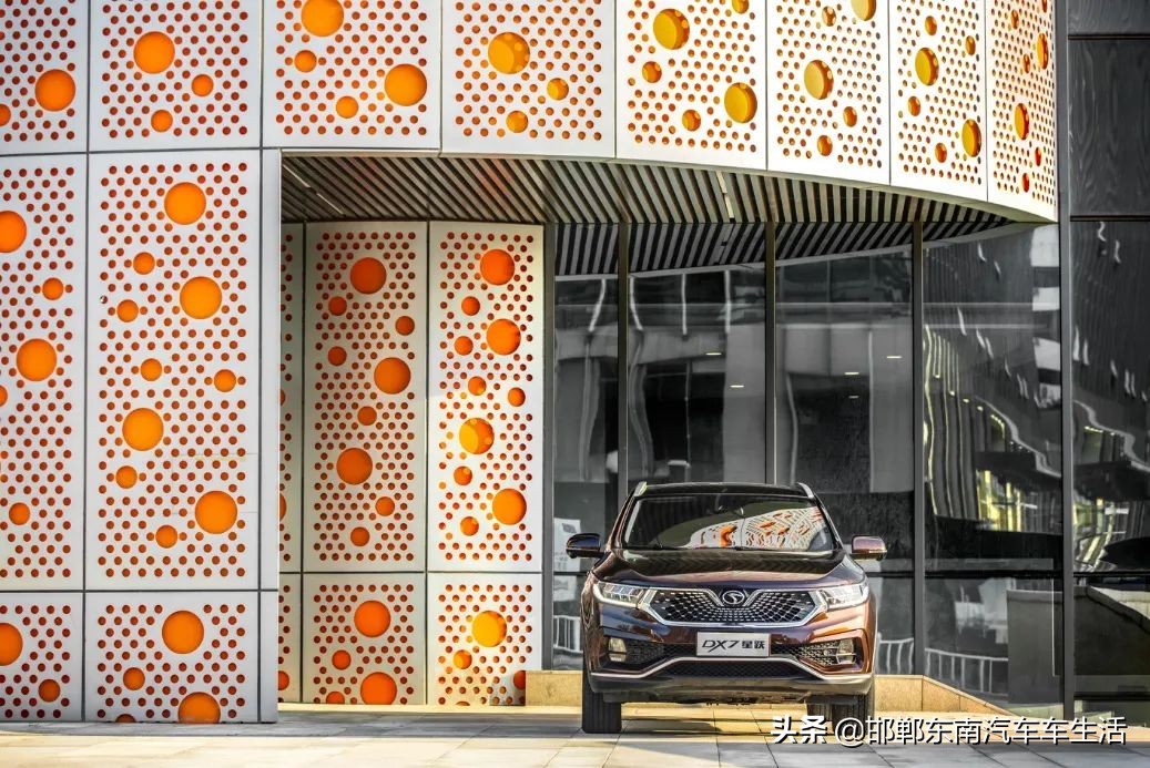 可调空气悬架系统主要由什么组成,弹簧悬架与空气悬架的区别