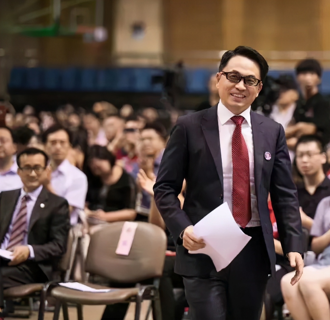 从穷学生逆袭成亿万富翁，张磊自述：做对事，就算慢点也会变富