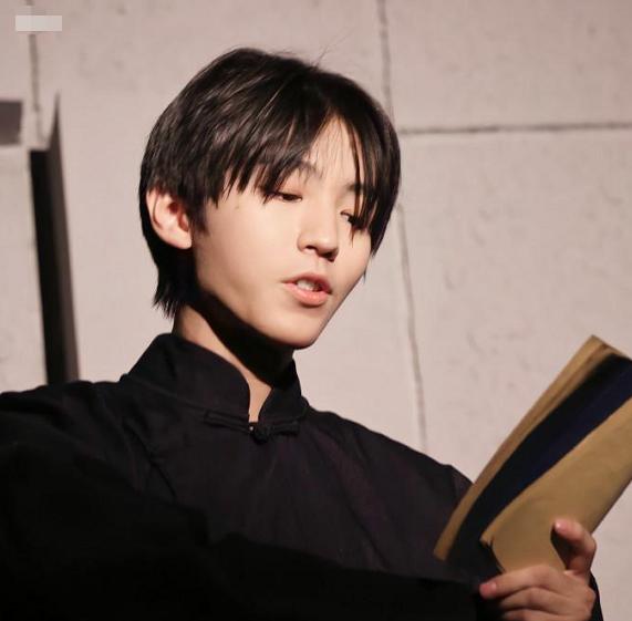 从师姐变师妹,关晓彤2016考上北电