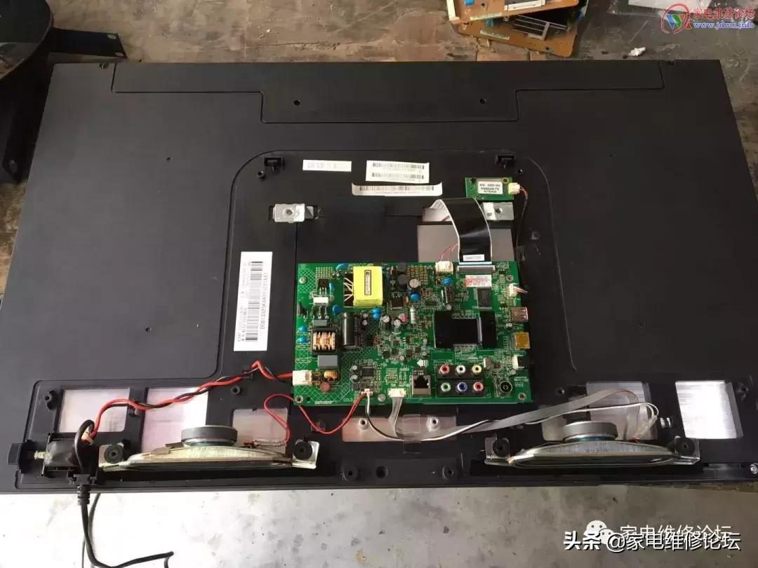 康佳电视背光一闪不亮通病电阻坏,康佳液晶电视机横纹屏闪故障维修