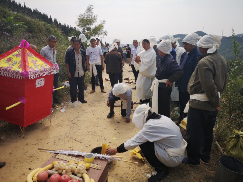 不火化直接土葬违法吗,不火化直接土葬会有什么处罚