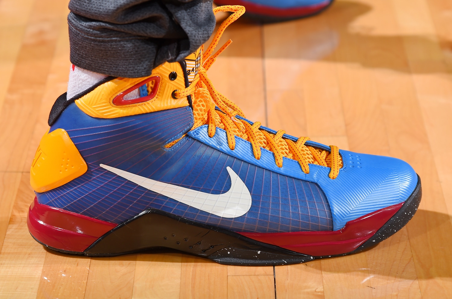 NBA赛场最近三天篮球鞋精选集：鞋头们的赛季鞋王之争越发激烈